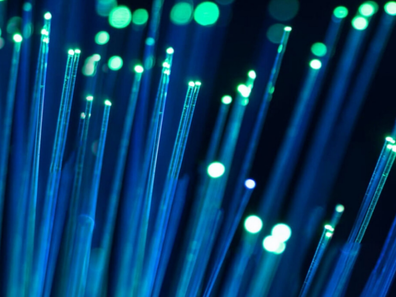 The Role of Pure SiO2 Quartz Rod in Optical Fiber Manufacturing