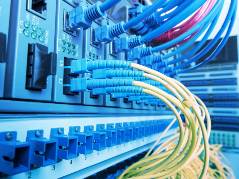 Analysis of Fiber Optic Signal Amplification And Relay Technology